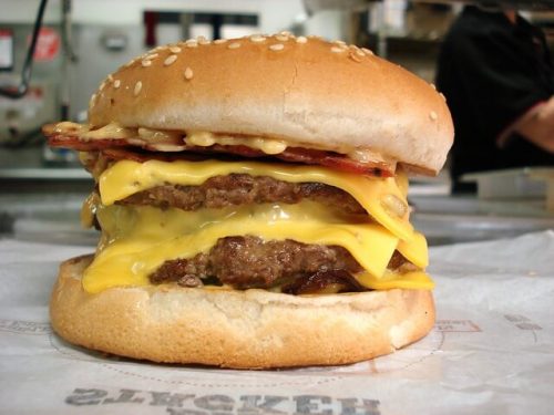 cheeseburger-820178_640 (1)